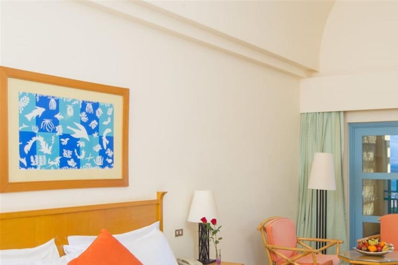 אתר נופש Strand Beach Resort טאבה